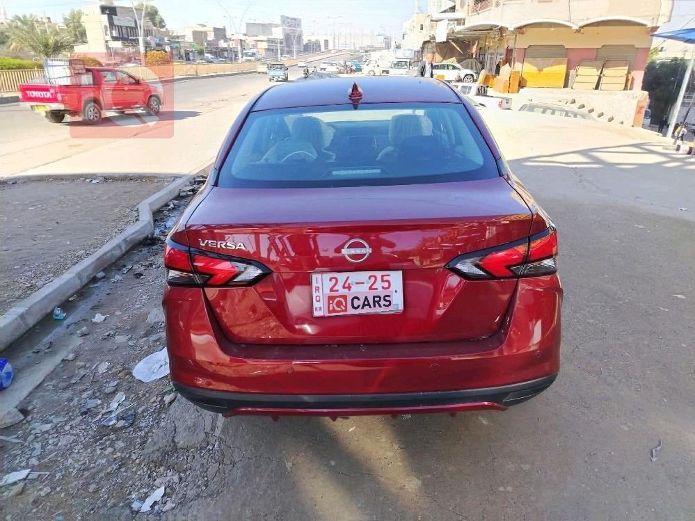 نيسان فيرسا